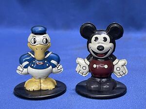  Disney ディズニー『 ミッキーマウス & ドナルドダック 』ブリキ製ディズニーキャラクター 2コ高さ5.8cm 丸台座4cm径Disney YUJIN CHINA