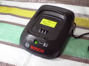 ♪♪充電実証済みです♪♪　《ＢＯＳＣＨ》　充電器　ＡＬ２２１５ＣＶ　／１８Ｖ用　ＰＤＲ１８Ｌｉ　(中古品)