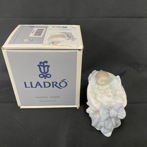 Q067-H23-436 LLADRO リヤドロ スイートベイビー 6976 F5106 美術品 西洋陶磁 アンティーク コレクション 約9cm×7cm×11cm