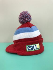 ★美品 CaLi SURF カリサーフ ニットキャップ 帽子 カラフル刺繍 ロゴワッペン・ボンボン付き ツバ付き フリーサイズ