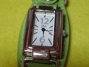 珍品　デザイン　IXA　腕時計　角型　グリーン