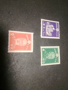 昭和コイル切手 ３種類、未使用ヒンジ跡あり／２銭のみ糊落ち