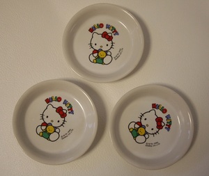 超レア！1990年の製品！美品！サンリオ ハローキティ キティちゃん 陶器製 小皿 3枚セット 直径約7.5ｃｍ　コレクション品　収集家