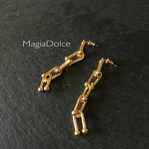 送料無料*MagiaDolce 5428●5連チェーンピアス ゴールドピアス フープピアス 個性的ピアス ゴールドチェーンピアス ゴールドフープピアス