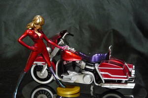 バンプレスト リペイント カスタムカラー箱無 峰不二子 キャンディルージュVer, ハーレー 右側削除品 色補修有 金髪仕様 マジョーラカラー