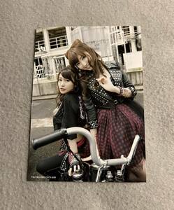 【TSUTAYA RECORDS特典】AKB48 ギンガムチェック 高橋みなみ 小嶋陽菜 生写真 1枚