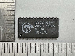 モールドSOJ 64K x 4 Static RAM CY7C194-20VC (出品番号637) (Cypress) 