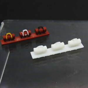 荷棚の手荷物（ボストンバッグ）6個　すずめ模型　3Dプリントパーツ　HO-S156