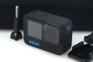 美品｜GoPro HERO11 BLACK CHDHX-111-FW CA01-H4041-2D2D アクションカメラ 防水 ブレ補正 水平ロック デュアルスクリーン