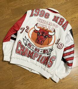 [90s JH DESIGN] CHICAGO BULLS 1996年 優勝記念 フルデコ レザージャケット スタジャン XL シカゴブルズ 本革 90年代 ジェフハミルトン