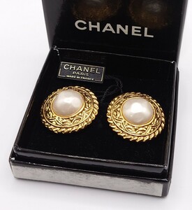 【SR-243】美品 CHANEL イヤリング ラウンド フェイクパール ゴールドカラー 2337 ブランド アクセサリー 箱付き