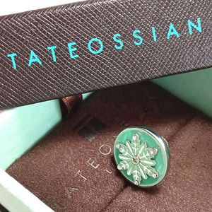 【tap1】新品　TATEOSSIAN　タテオシアン　生産数量限定品　ピンズ　ピンバッジ　シルバー×グリーン　緑　スノーモチーフ　雪の結晶　