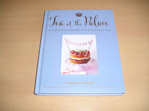 洋書・Tea at the Palace 50 Delicious Recipes for Afternoon Tea・英国女王陛下のアフタヌーンティーのレシピ本です