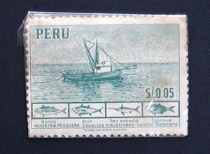 ペルー普通切手　5c:小型船と四匹の魚　1952年　ペルー：自然文化　未使用　1枚