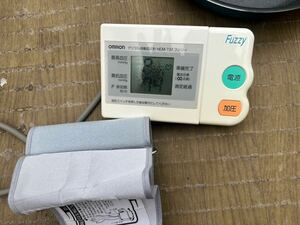 OMRON オムロンデジタル自動血圧計 HEM-737ファジィ 10年製★訳あり動作品