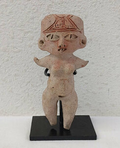 紀元10世紀頃　ペルー チャンカイ文化 土偶　女子像　全身像　飾り台付　検　マヤ インカ プレインカ　クチミルコ　アンデス　アステカ