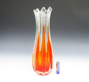 ◆(TH) 昭和レトロ ガラス製 花瓶 高さ 約27cm 口径 約5cm クリア レッド 赤 フラワーベース 変形 花びん 花器 インテリア雑貨