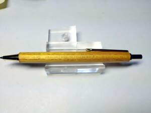 苦木　貴重な黄肌　　ワンピースタイプのシャープペンシル(0.5ミリ用)　