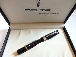 ◆【きれいなお品】DELTA　デルタ　ドルチェビータ・ブラック・メディアム万年筆　ペン先：18K750ソリッドゴールドM