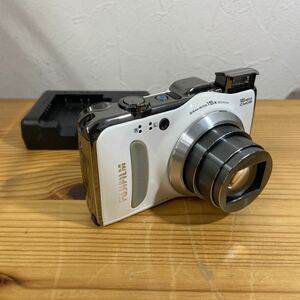 UTt605 FUJIFILM フジフィルム FinePix F550EXR 光学15倍 デジカメ デジタルカメラ 簡易動作確認済み