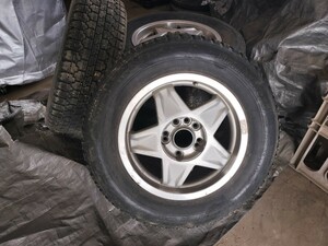 スタッドレスタイヤ付きアルミホイール 4本セット 215/65R15 PCD114.3 マルチ