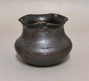 陶器　小壷