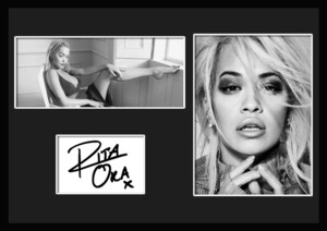 10種類!Rita Ora/リタ・オラ/R&B/Pop/UK/ポップ/歌手/アーティスト/サインプリント&証明書付きフレーム/BW/ディスプレイ(2-3W）