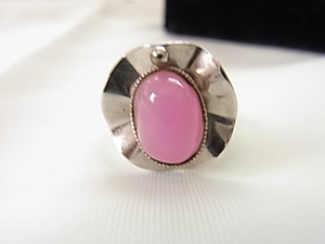 ピンク系のストーン調にシルバーカラーのデザインが素敵　リング　指輪　フリーサイズ
