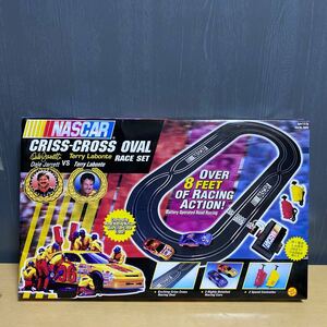 スロットカー　Slot Car NASCAR Criss-Cross Oval Race Set