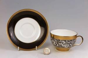　　ミントン　　金彩大カップ　&　ソーサー　・Porcelain Ball =WHITE on BLACK= The Coppers Collection　 (1級品)