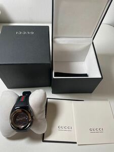 ほぼ新品 ■ グッチ 腕時計 GUCCI 時計 シンク SYNC メンズ クォーツ 電池式 YA13711 箱付き