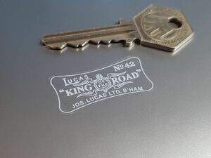 送料無料 Lucas King of the Road No.42 Sticker ルーカス ステッカー シール デカール ホワイト&クリア 38mm x 18mm