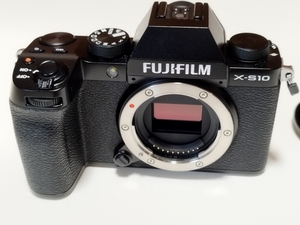 Fujifilm X-S10 ボディー　ミラーレス一眼レフカメラ　中古超美品！