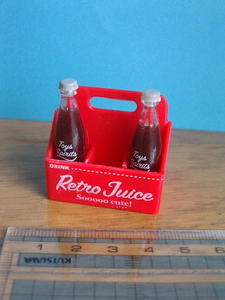 ★レトロジュースケース＆瓶ジュースマスコット　炭酸ジュース2本+手持ちケース①