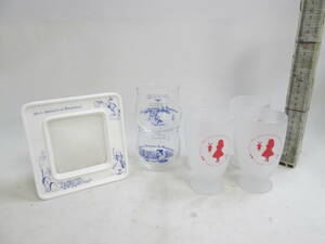 アリス・イン・ワンダーランド　陶器フォトフレーム＋ グラス+ホワイトラビット　４個　６コ未使用