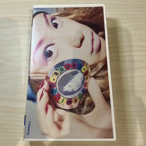 【初回生産分】即決！VHS 鈴木あみ AMI-GO-ROUND TOUR 美中古品 ライブビデオ アミーゴ 鈴木亜美 初回生産分特典ステッカーつき