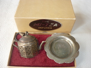 ■未使用 1960年代 イングランド製 共箱付！シルーバー製（銀製）『THE MI-TEA INFUSER』紅茶葉用ポット型茶漉し（茶こし）と置台