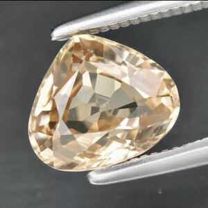 VS 天然シャンペンジルコン 1.62 Ct カラット