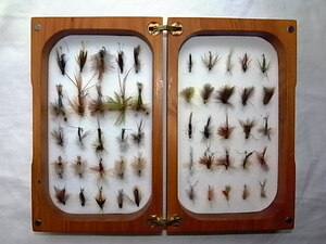 ***　Rare UMPQUA New Fly Box With ５0 Flies For Collectors　*** 　