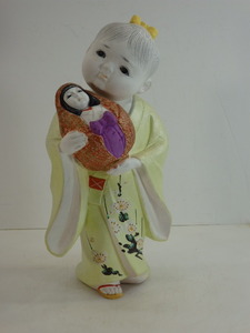 HT◇博多人形 姫達磨を抱く少女 高さ約28㎝