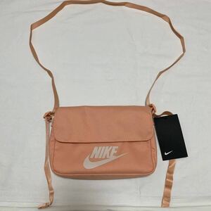 新品　NIKE ナイキ　ウィメンズ レベル クロスボディ バッグ　ショルダーバッグ　CW9300-808