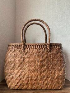 山葡萄籠バッグ 手作り カゴバッグ 内布あり　網代編み　丸い形　Lサイズ