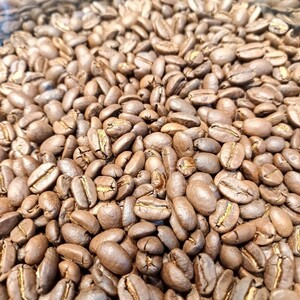 ルワンダ ホワイトトップブルボン 200g 中煎り コーヒー豆 自家焙煎 珈琲