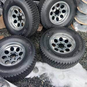 275/70R16バリ山バリ溝イボ残りブリヂストンランクル6穴139.7深リムアルミホイールセットガリ傷なし8Jサファリ