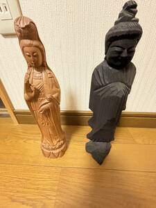 木彫りの聖観音像と備長炭のセット