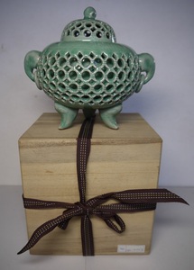 関・香炉・韓国・海日傳統陶藝・柳昌坤。作家略歴。木箱付き。平成５年１１月吉日購入墨書。