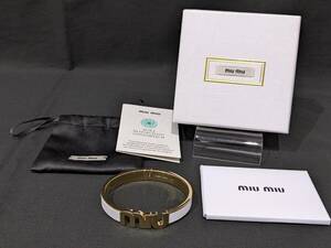 【47623】美品 MIU MIU ミュウミュウ エナメルメタル ブレスレット 5JB413 ホワイト×ゴールドカラー ロゴ サイズM 箱あり アクセサリー