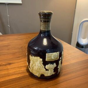 サントリー　ザ　ウイスキー　有田焼 陶器ボトル 古酒 SUNTORY THE WHISKY 重量1331g 、未開封　