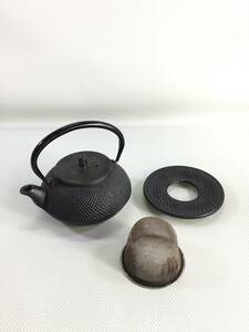 S2892●鉄瓶 鉄器 急須 霰 あられ アラレ 茶道具 茶器 煎茶道具 伝統工芸 金属工芸 鍋敷き 茶こし 保証あり 中古