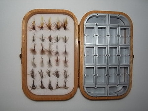 ***　Richard Wheatley Wooden Fly Box with Flies　***